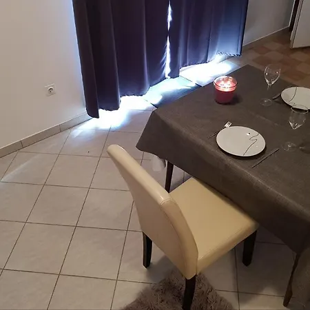Vlatko Apartment *
